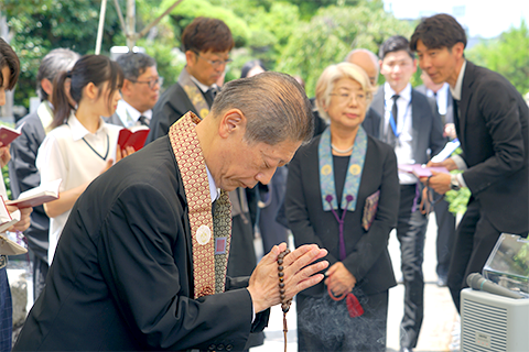 墓参の様子
